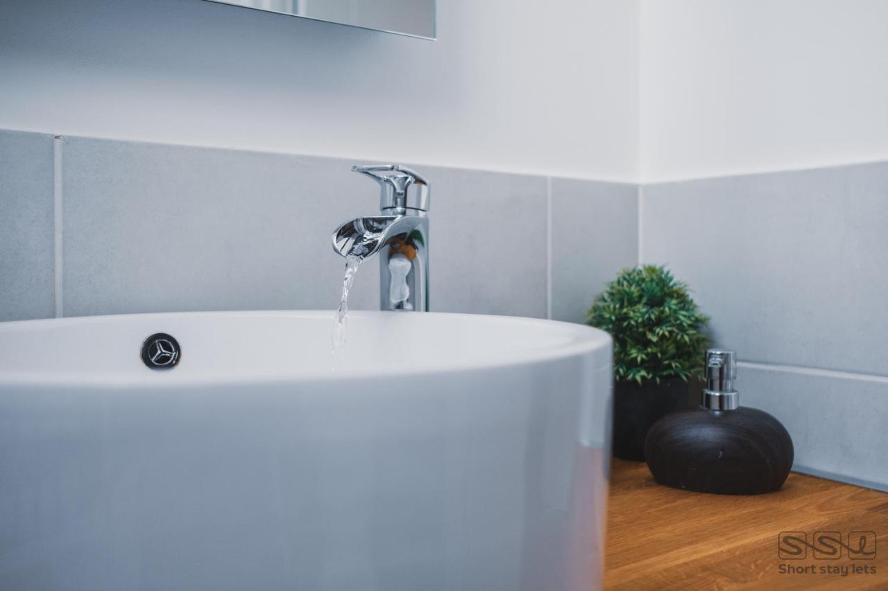 Manor Apartments 伯恩茅斯 外观 照片