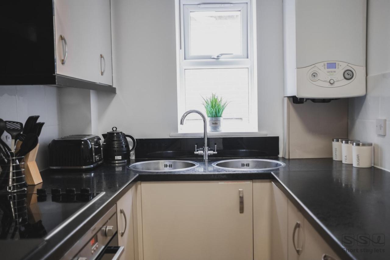 Manor Apartments 伯恩茅斯 外观 照片
