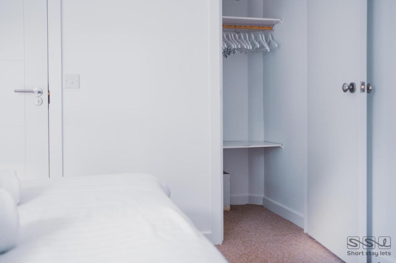 Manor Apartments 伯恩茅斯 外观 照片
