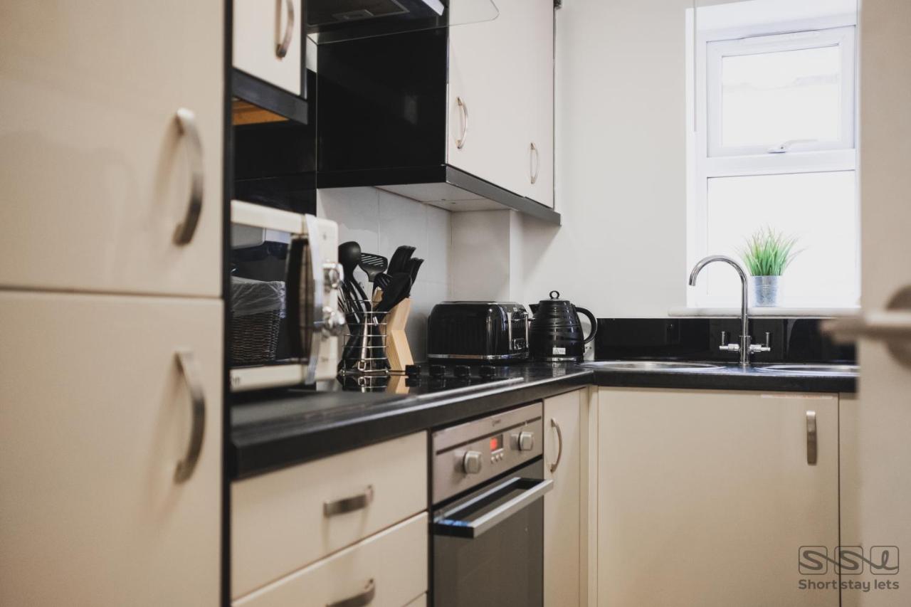 Manor Apartments 伯恩茅斯 外观 照片